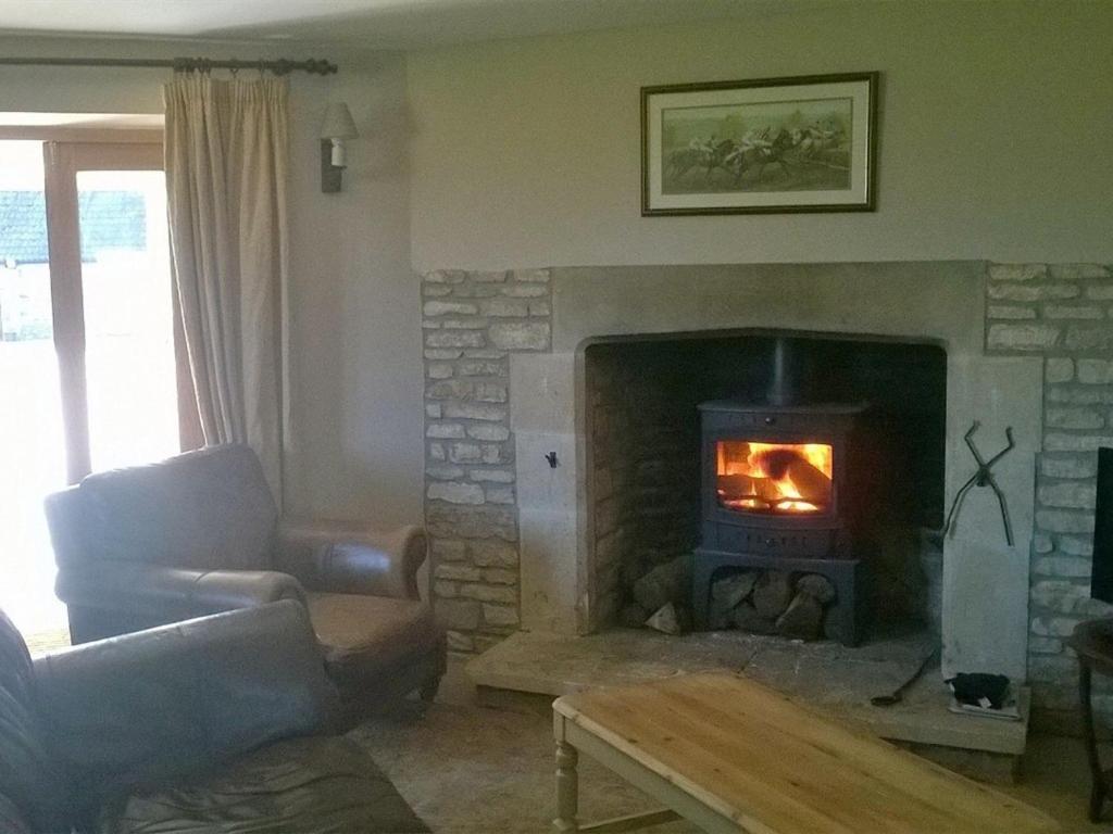 Battens Farm Cottages B&B Yatton Keynell Extérieur photo